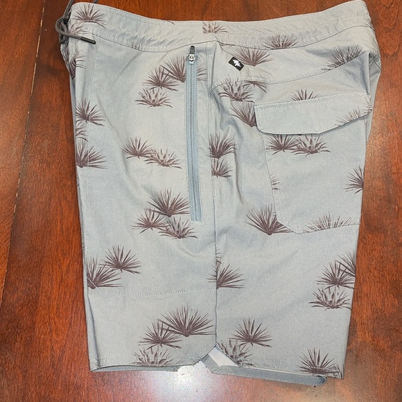 27050 Roark layover trail short 3.0 EUC SZ 30 see pics for detail - Picture 2 of 16